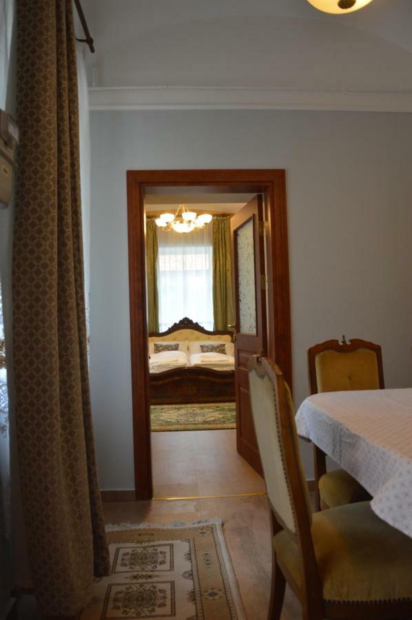 My-Lord Luxapartman Eger Bagian luar foto